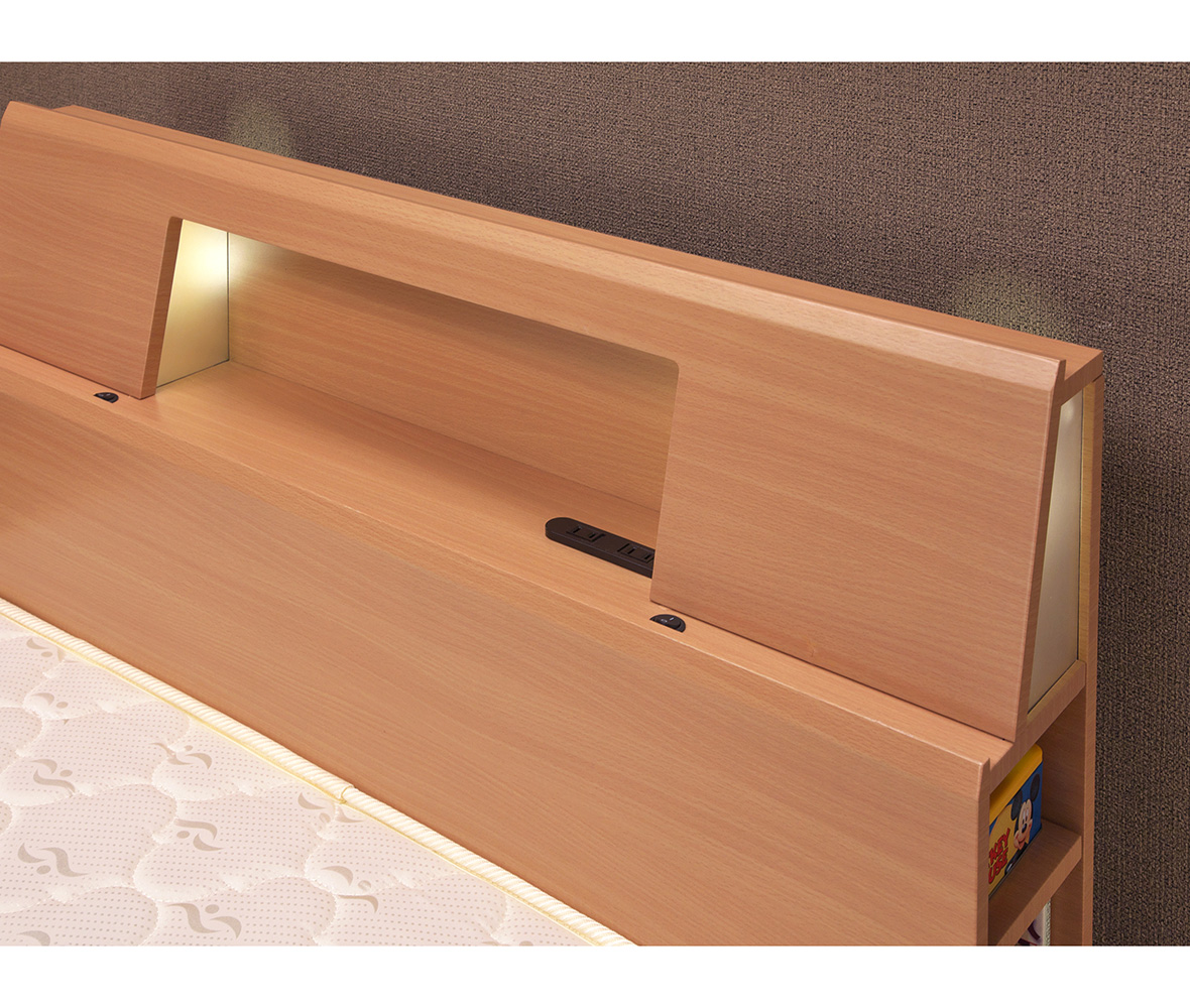機能性重視ならこのベッド！ヘッド部分はライト＆コンセントで使いやすく、サイドに収納棚が付いて小物や本など収納できます。さらにベッド下にも収納