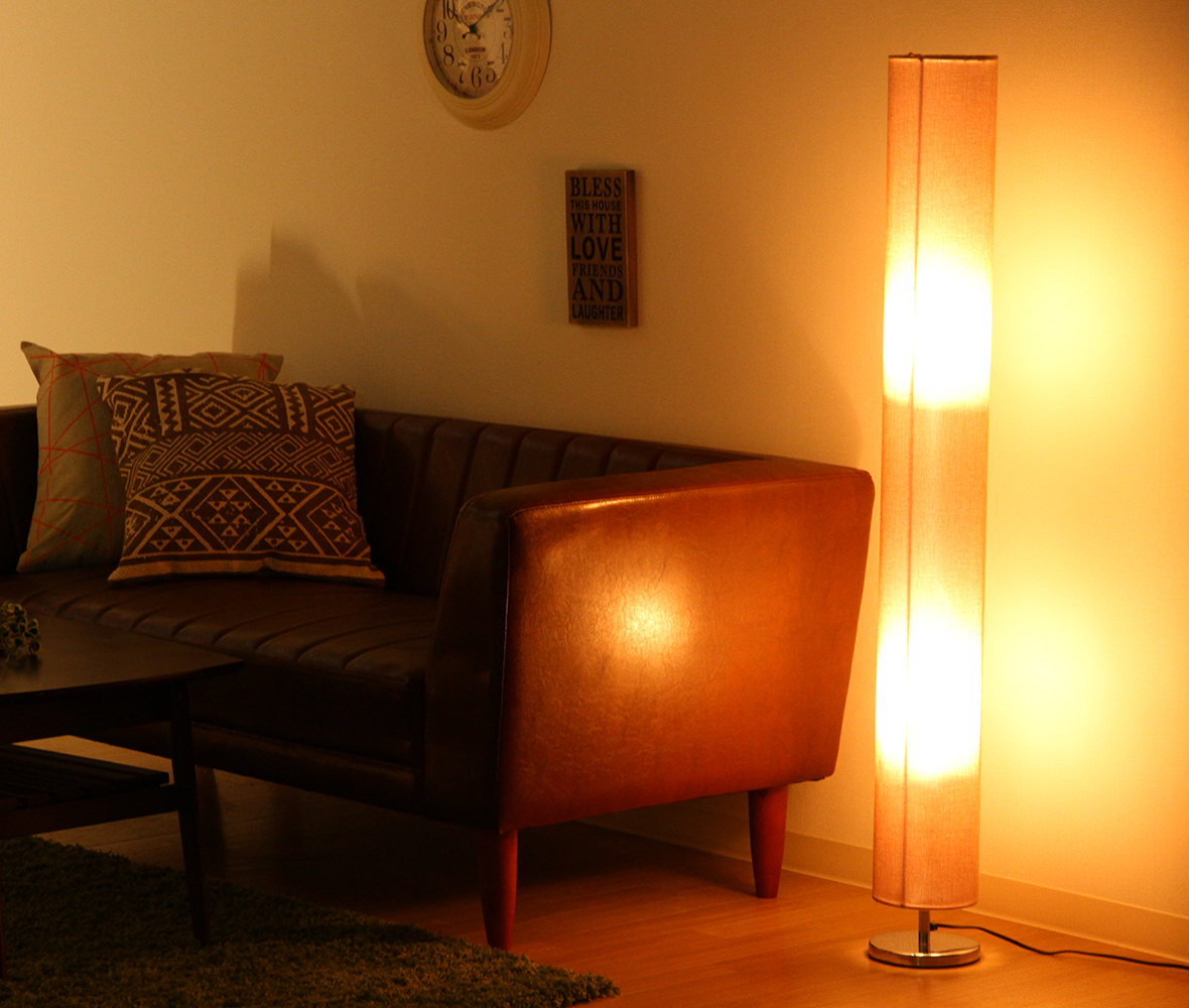 お部屋のインテリア度アップ！間接照明に フロアランプ。ファブリック素材と落ち着いた光がお部屋の雰囲気を柔らかく、アジアンリゾートな雰囲気にして