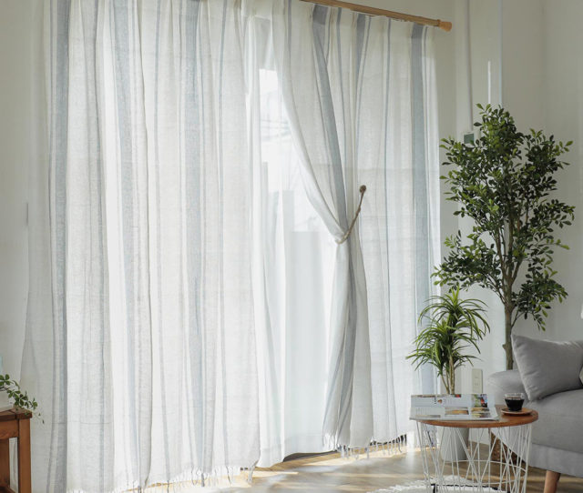 コットン100％の天然素材を使用したフリンジ付きドレープカーテン！丈は1cm単位でオーダーOK！非遮光タイプなので、窓から差し込む程よい光が優しい雰囲気を作り出します。 素材にこだわりたい方におススメ◎