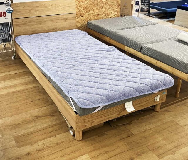 ずーっと触っていたくなる、ひんやり生地の #接触冷感敷パッド登場！肌に触れた瞬間ひんやり気持ちいい、当店オリジナルwefab+coolで寝苦しい夏の夜も、これで快適に乗り切ろう♪
