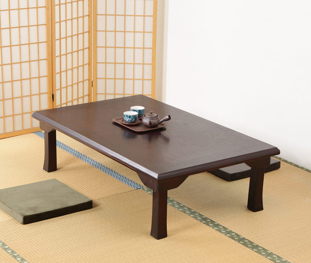 高級感漂う和風 #折りたたみ座卓テーブル。無垢材のような自然な木目と風合いを楽しめるシンプルで温かみのあるデザイン。和室はもちろん、洋室にも馴染みやすく、上品な空間を演出◎来客時や食事シーンなど必要なときだけ広げて使える便利さが魅力です。