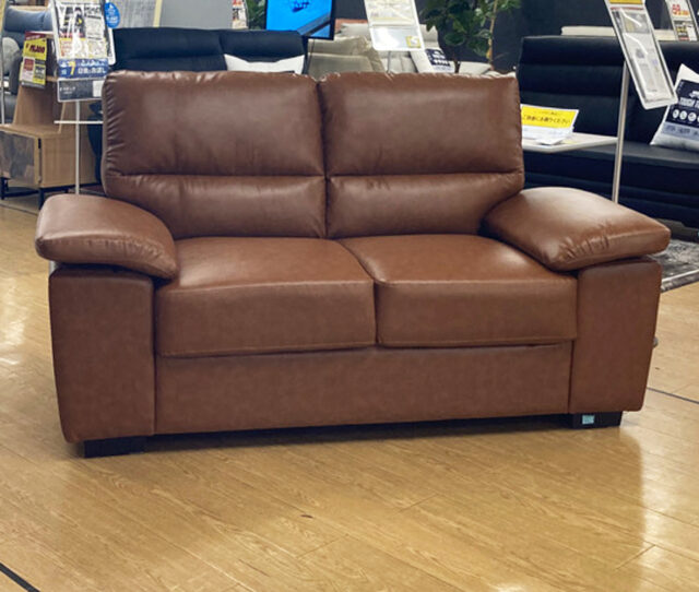 お手入れ簡単合皮ソファ！リーズナブルな価格◎合皮なのでさっとひと拭き！お手入れが簡単！高級感のある風合い！