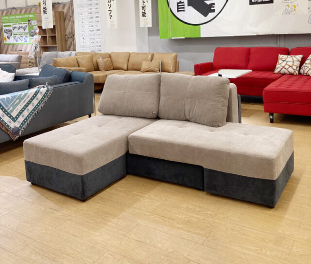 4パターンの組み合わせが可能！変形・レイアウト自在な #カウチソファ。ベッドタイプにすれば、ダブルベッドと同じサイズで寝心地◎お部屋のレイアウトや用途に応じて自由に変えられるから、スペースを有効活用したい方にオススメです。