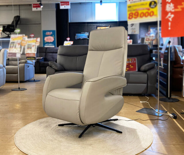 タフテック素材を使用。キズにめちゃくちゃ強い!電動2モーターなので、足・頭部分が別々で調整可能!よりお好みの角度に細かく調整できます◎