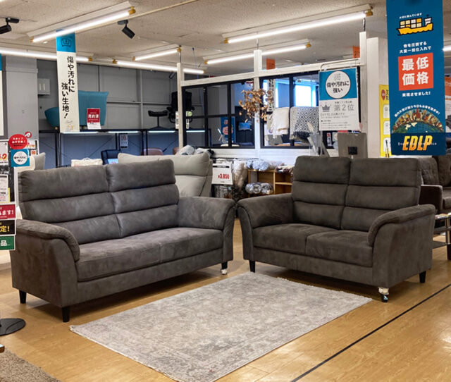 ファブリックレザー使用で、キズ汚れに強い!背もたれが高く、首までしっかりサポート!長時間座っても疲れにくい!撥水加工で、しっかり水をはじく!