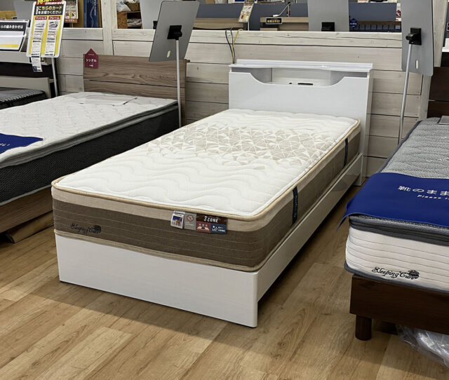 シンプルなシングルベッドセット