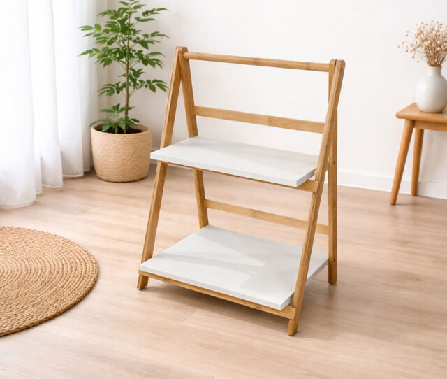 折りたたみ式で使いやすい #2段ラック。工具不要ですぐ使える手軽さがGOOD！使わない時はコンパクトにしまえて、必要な時だけサッと広げられるので、暮らしのあらゆるシーンにピッタリです。