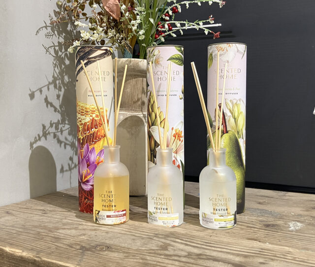 イギリス生まれの上質な香りが、お部屋にやさしく広がる #フレグランス。日々の暮らしに癒しと彩りを添え、心地よい空間へと導きます。母の日の贈り物にもぴったりのアイテムです。