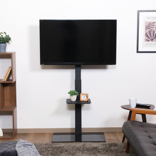 スタイリッシュなガラス製TVスタンド！32～55型まで対応◎小物が置けるラック付きで便利！