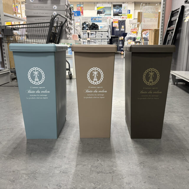 おしゃれなデザインのスライドペール！ニュアンスカラーでかわいいデザイン！片手で開閉できるスライド扉！コンパクトで場所を取らない