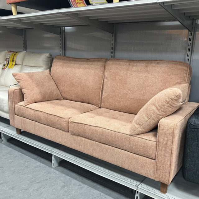 背当たりも良く座り心地抜群の3人掛けソファ！嬉しいクッション2個付き◎