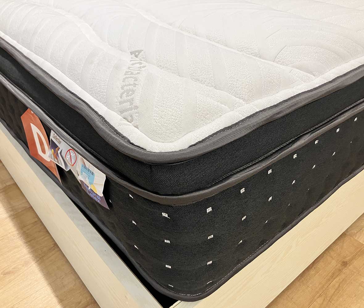 引き出し収納付きで、衣類や寝具の整理にも活躍！さらに、ヘッドボード