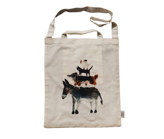 大人気!作家「KOTETHU」さんが描く、表情豊かな動物たちが目を惹く #トートバッグ。やわらかなコットンリネン生地で、ナチュラルな風合い◎A4ノートやマグボトルもゆったり入る頼れるサイズ感で、普段使いにもピッタリです。